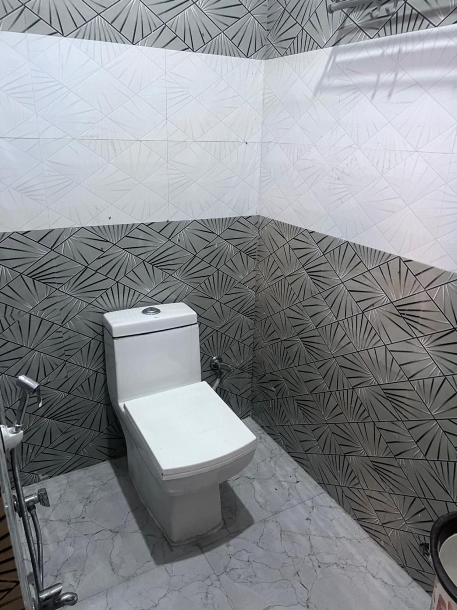 J K Apartment Allāhābād Junction エクステリア 写真